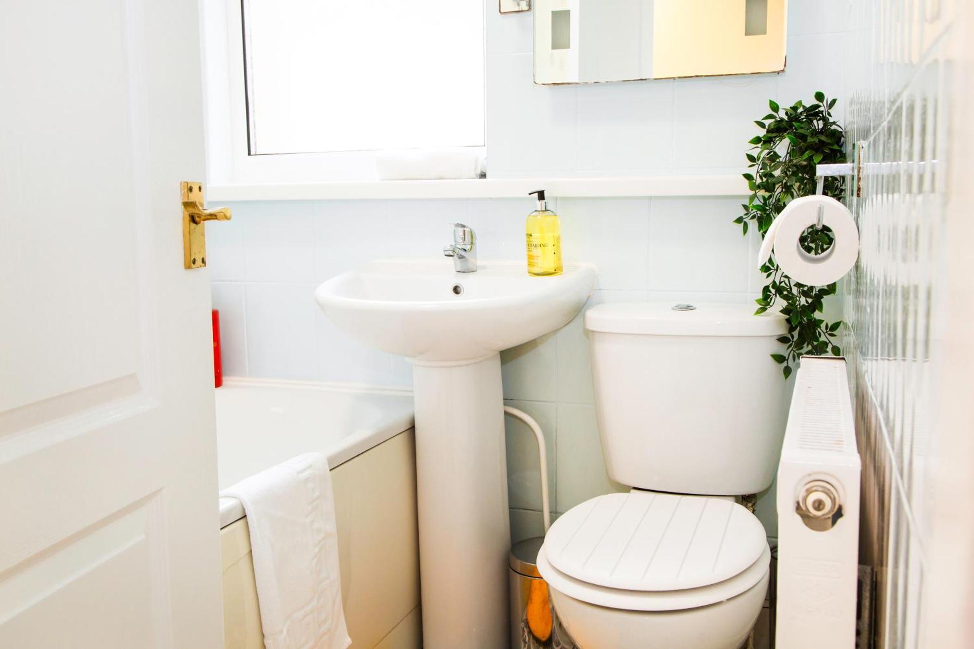 Newly Launched 3 Bedroom House With Free Parking Litherland Exteriér fotografie