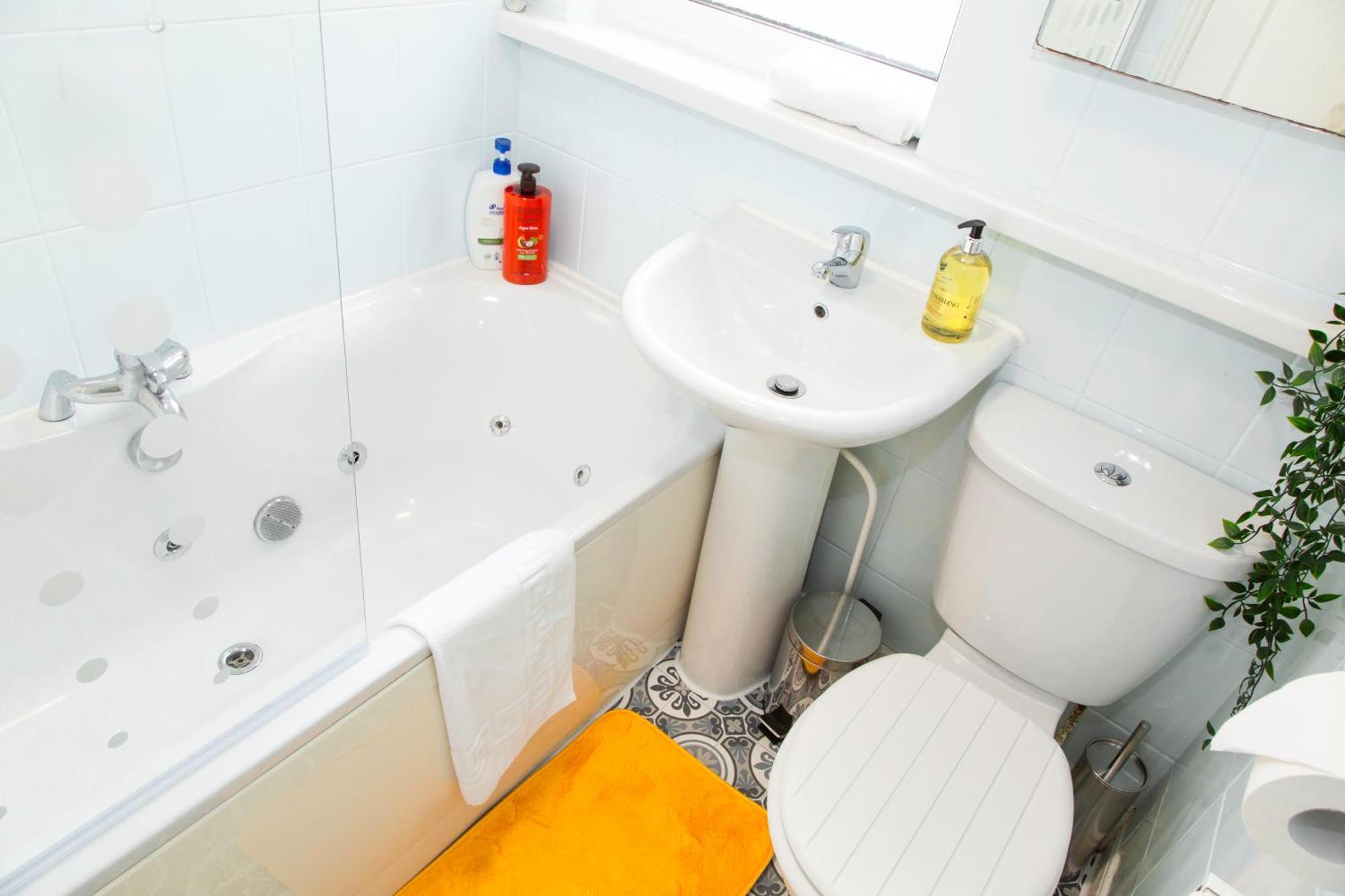 Newly Launched 3 Bedroom House With Free Parking Litherland Exteriér fotografie