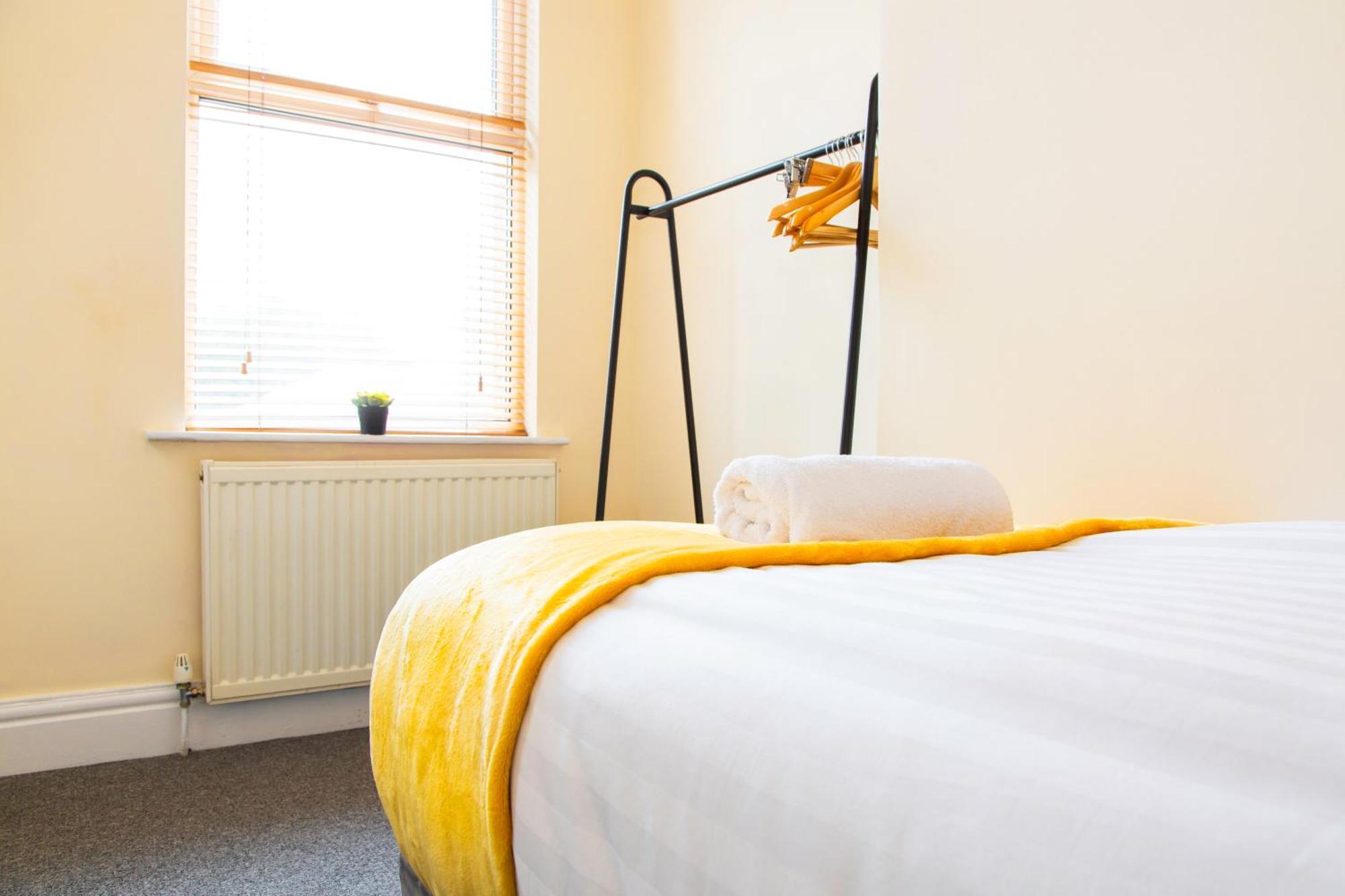 Newly Launched 3 Bedroom House With Free Parking Litherland Exteriér fotografie