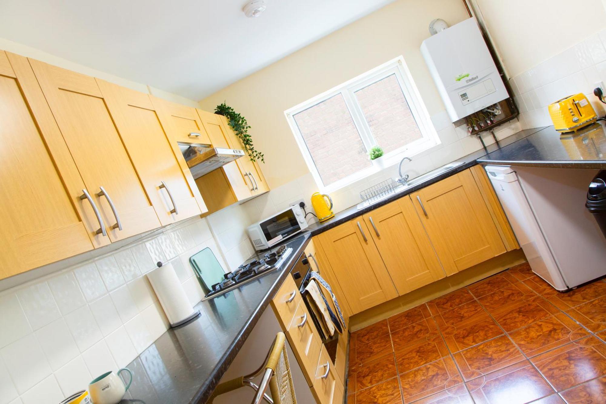 Newly Launched 3 Bedroom House With Free Parking Litherland Exteriér fotografie
